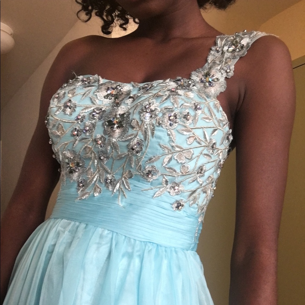 Dress - Picture 3 of 4